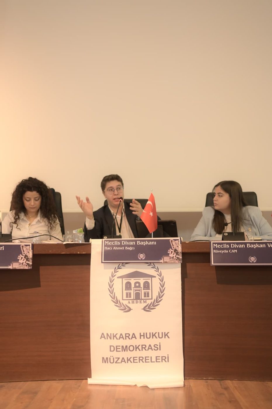 Geçmiş AHDEM konferanslarından bir kare