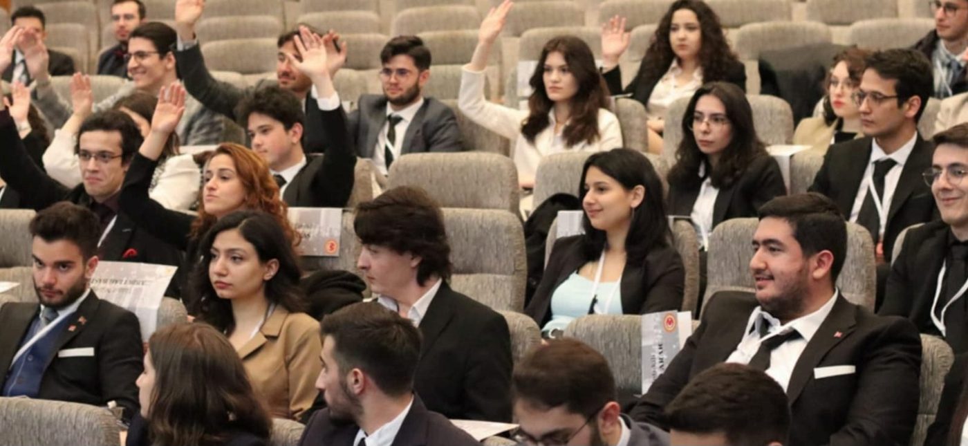 Geçmiş AHDEM konferanslarından bir kare