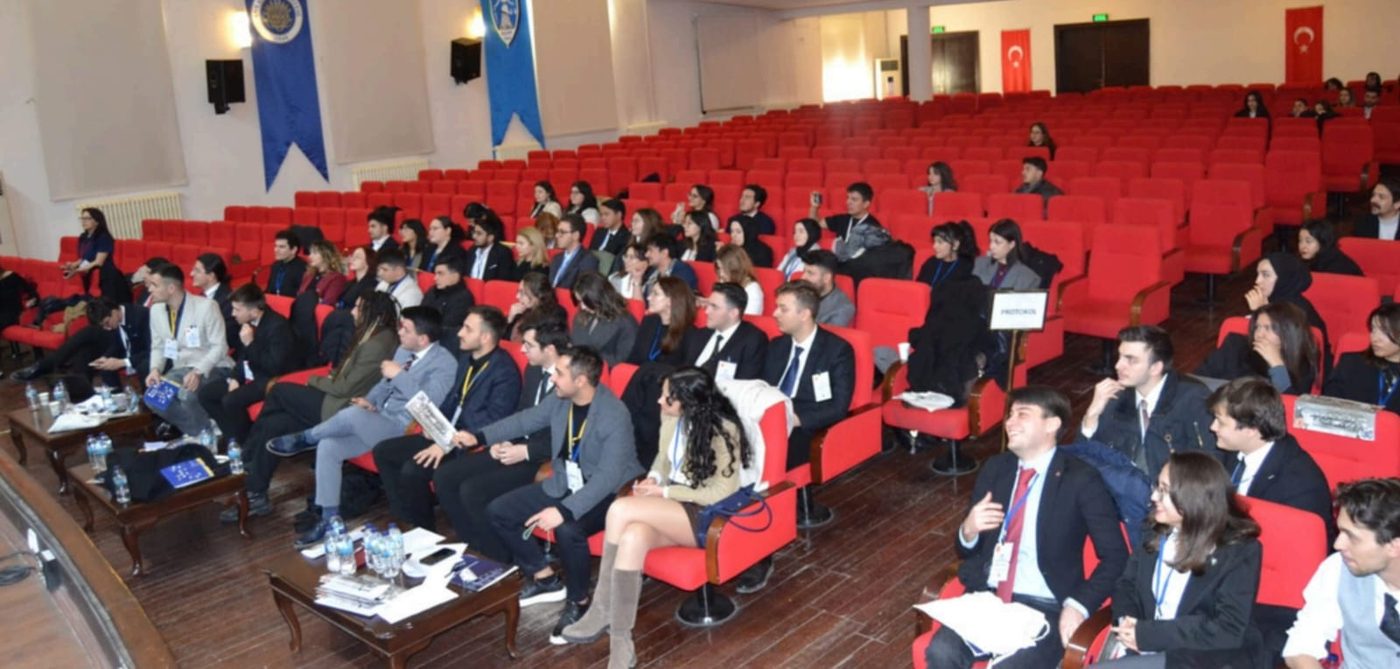 Geçmiş AHDEM konferanslarından bir kare